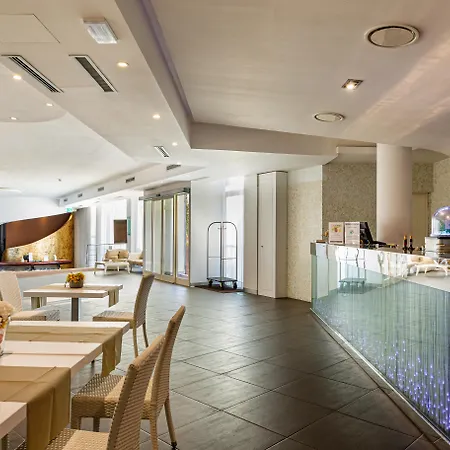 美居奥尔比亚酒店 酒店 4*