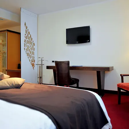 Mercure E Отель Ольбия