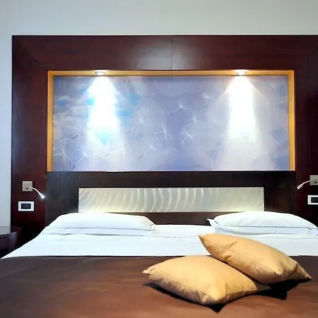 Mercure E 4*