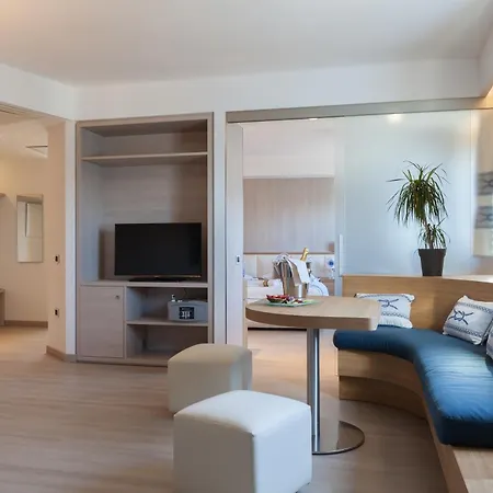 Mercure E 4*